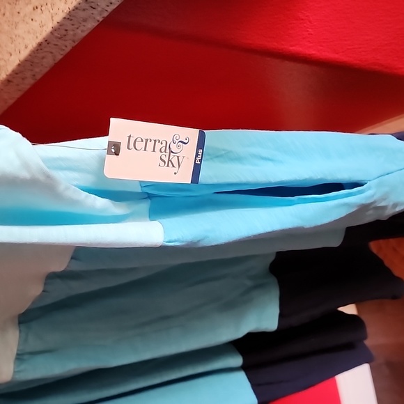 Women's dress - Picture 4 of 7